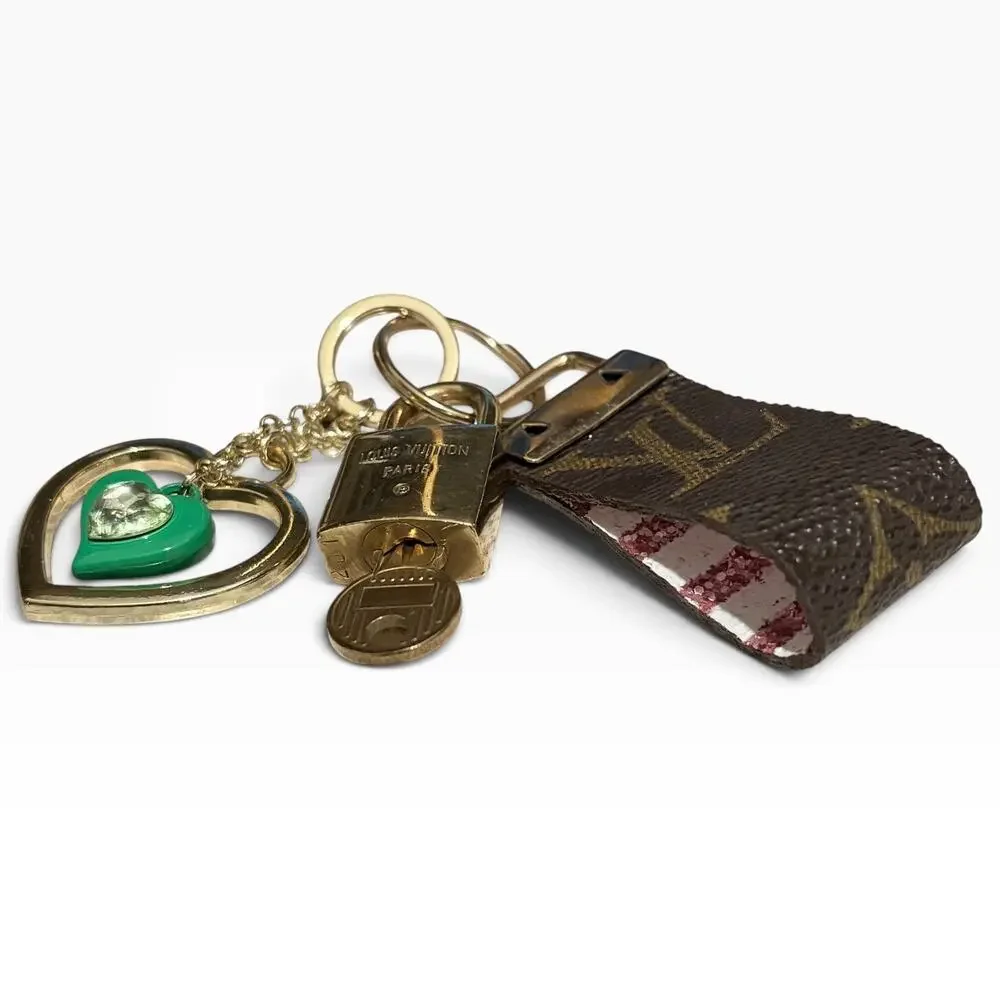 Louis Vuitton Lock & Key #201 w/a Green Heart Charm Loop Keychain